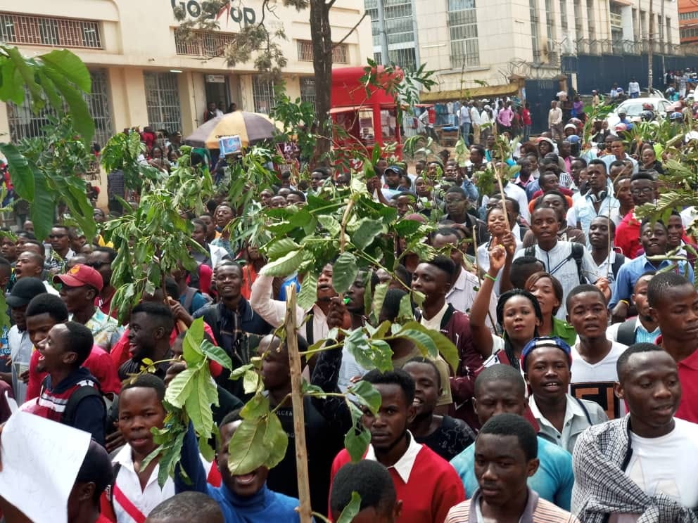 RDC/KINSHASA : Mécontentement de la population sur les nouvelles mesures de lutte contre la propagation de la covid-19.