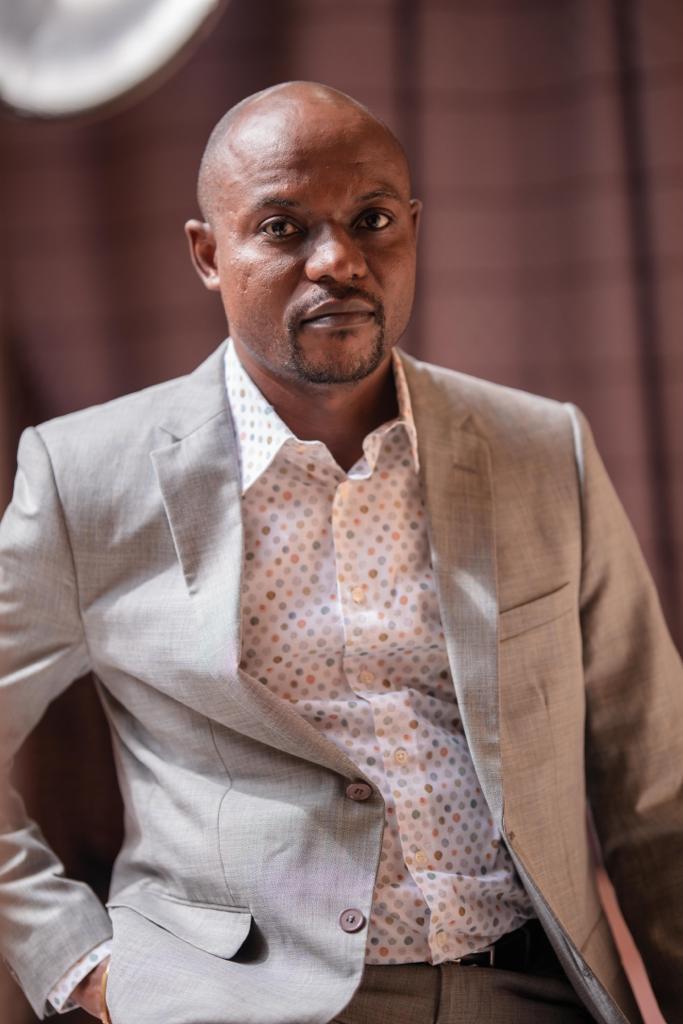 Kinshasa-Médias : le Directeur Général du magazine RD Congo-Monde souhaite ses meilleurs vœux de fin d’année à ses multiples lecteurs et abonnés disséminés à travers le monde