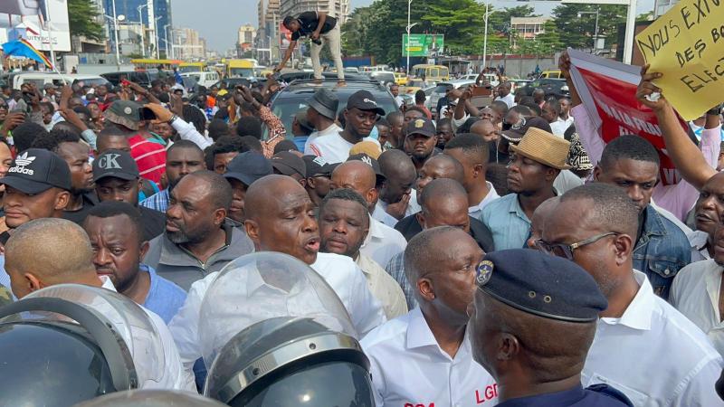 Kinshasa/Sit-in de l’opposition : la police empêche les manifestants de se rendre au siège de la CENI
