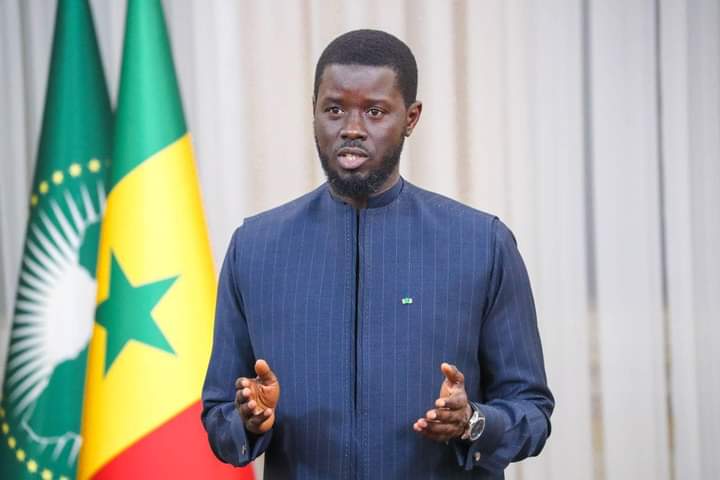 Sénégal : le président de la République dissout le parlement.