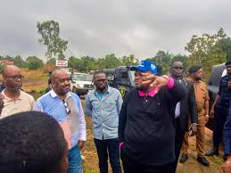 KINSHASA-Maluku : Daniel Bumba visite le site pour le projet d&rsquo;expansion urbaine