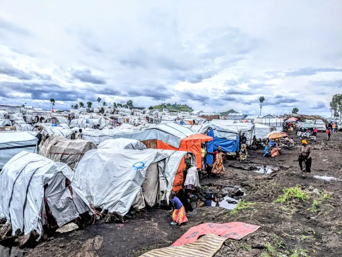 Guerre à l’Est :  bombardement des camps de déplacés à Goma, Human Rights Watch accuse l’armée rwandaise et le M23