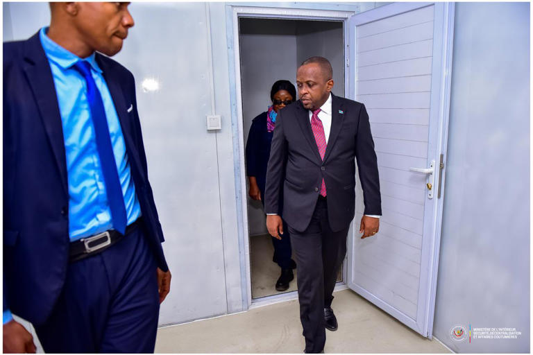 RDC/POLICE : Jacquemin Shabani inaugure des sous-commissariats pour renforcer l’autorité publique