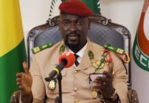 Guinée : le général Mamadi Doumbouya dépose sa candidature malgré sa promesse de ne pas se présenter